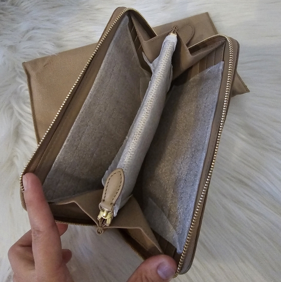 BURBERRY ELMORE HAYMARKET ZIP AROUND WALLET-40607301 - Picture 6 of 7